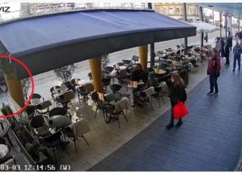 VIDEO/ Momenti kur makina me shpejtësi marramendëse futet drejt turmës së njerëzve në Gjermani