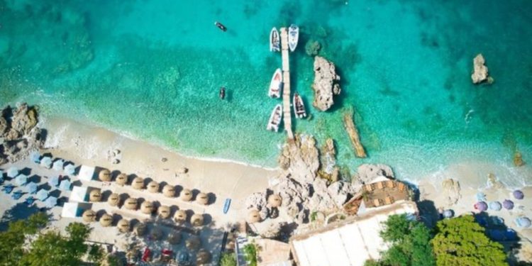 Faqja e njohur turistike: Dhërmiu – parajsa e rivierës së fshehur të Shqipërisë me diell, det dhe qetësi