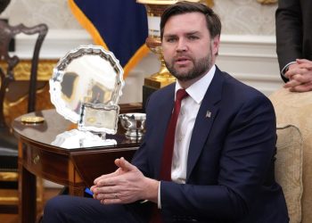 J.D. Vance: Ukraina duhet të negociojë për rikthimin e ndihmës amerikane