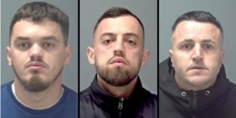 U shpallën fajtorë për trafikim të lëndëve narkotike, dënohen gjithsej me 24 vite burg 3 të rinjtë shqiptarë në Angli