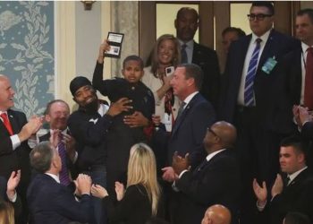 VIDEO/ Fjalimi në Kongres, Trump përmbush ëndrrën 13-vjeçarit të diagnostikuar me kancer, vogëlushi betohet si oficer nderi