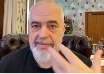 Komentuesi i kujton “verën e florinjtë”/ Rama: Ku e di ti që e kam pirë? S’ke prova, mos shpif