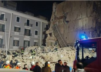 Panik në Bari, shembet një pallat, kërkohet në rrënoja