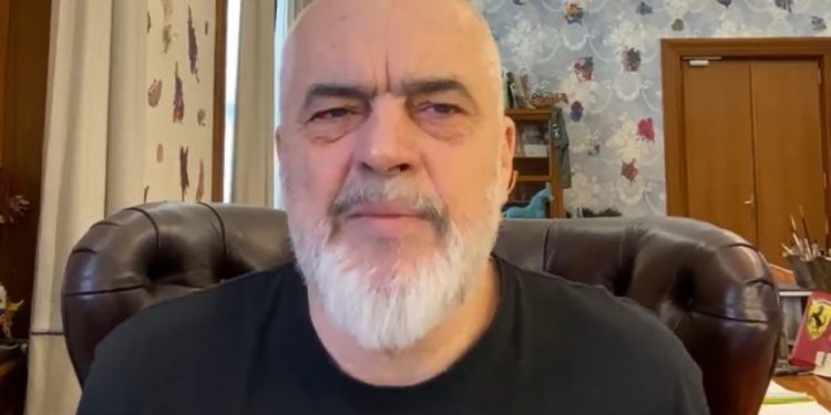 Foto nudo në plazh/ Rama: Ma nxorri opozita duke menduar se do më bënte keq!