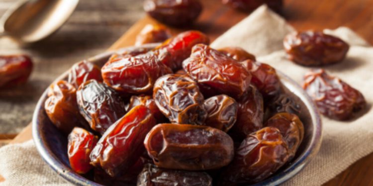 Çelja e iftarit me hurma, ja pse besimtarët myslimanë ndjekin këtë traditë