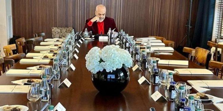 Sot dhe nesër me qeverinë dhe partinë, Rama nis diskutimet për listat e kandidatëve për zgjedhjet dhe vota e emigrantëve