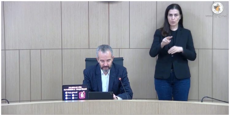 Vota e diasporës/ Celibashi: Mbi 245 mijë aplikime të pranuara, “digjen” 48 mijë votues! Shqiptari më i vjetër i regjistruar 98 vjeç