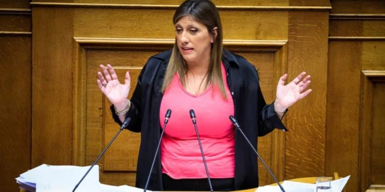 “Shkoni e bëni fëmijë”, deputeti i Demokracisë së Re shkakton kaos në Kuvend me komentin ndaj politikanes, Mitsotakis: Të kërkojë falje ose të shkarkohet nga detyra!