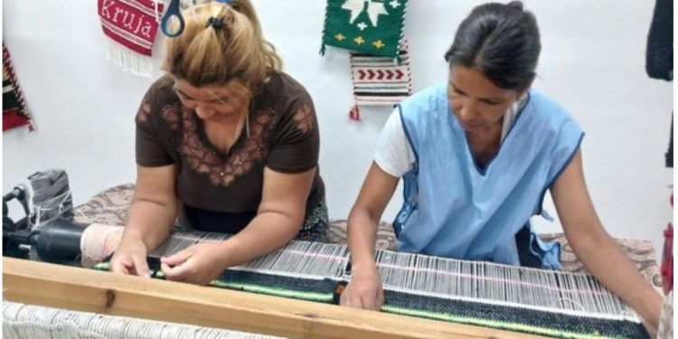 Punishtja artizanale në Elbasan, REL: Dikur pronë e një grupi kriminal, sot sipërmarrje që fuqizon gratë