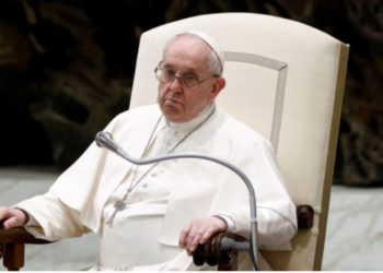 Prej katër javësh në spital, Papa Françesku në gjendje të qëndrueshme