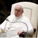 Prej katër javësh në spital, Papa Françesku në gjendje të qëndrueshme