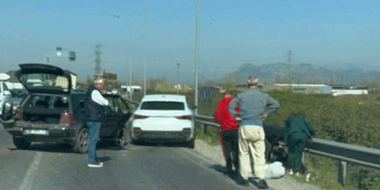 Aksident i trefishtë në aksin Lezhë-Shkodër, plagoset rëndë një person