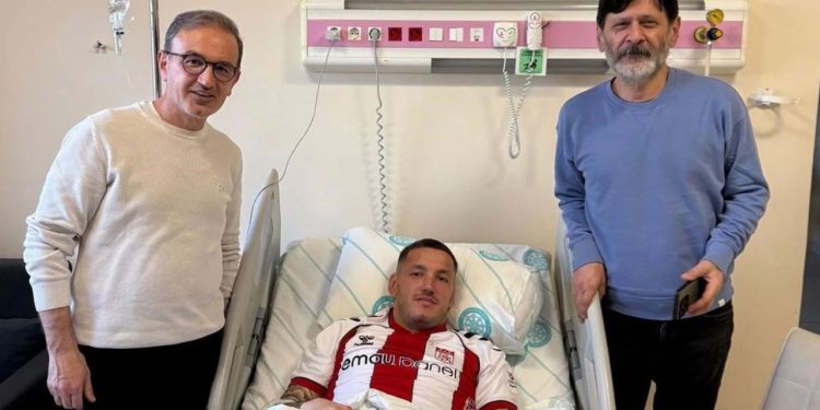 Manaj çudit mjekët, ja fjalët e para pas incidentit në spital