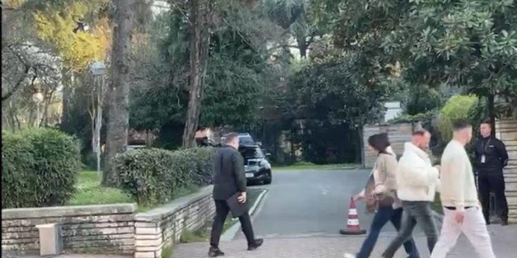 Mbledhja me drejtuesit politik të qarqeve/ Rama përfundon takimin me Ervin Demon, emrat që përfliten si kandidatë të PS në këtë qark