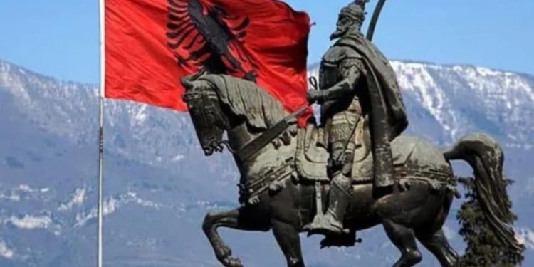 Mbulimi i monumentit të Skënderbeut, Rama zbulon arsyen: Po i merren përmasat për vendosjen e një kopje të tij në Paris