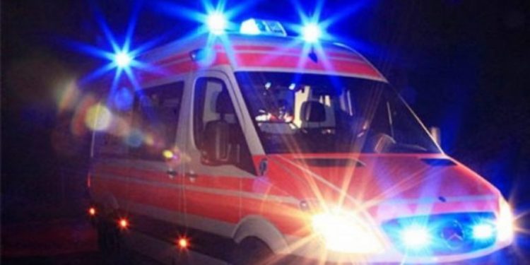 Aksident në Shkodër-Koplik, drejtuesi i motorit përfundon në spital