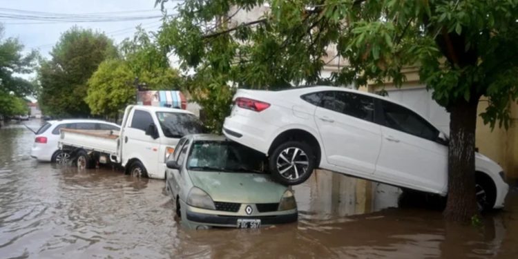 Përmbytjet në Argjentinë, 16 të vdekur dhe mbi 1000 banorë të pastrehë