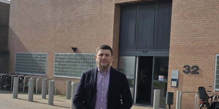 “Dielli do të lindë përsëri”/ Krasniqi viziton Thaçin në Hagë: Ishte si gjithmonë, i qetë dhe i palëkundur