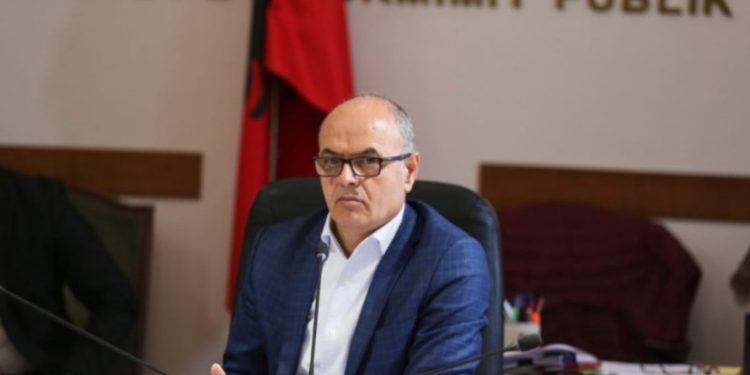 “Deputetët me një mandat në listë të hapur”/ Socialisti tërhiqet nga gara: Nuk e bëj për paburrëri