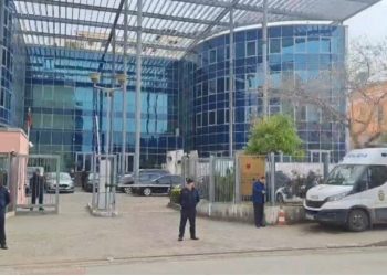 Seanca për shqyrtimin e ankimimit, Veliaj mbërrin në Apelin e GJKKO, policia merr masa