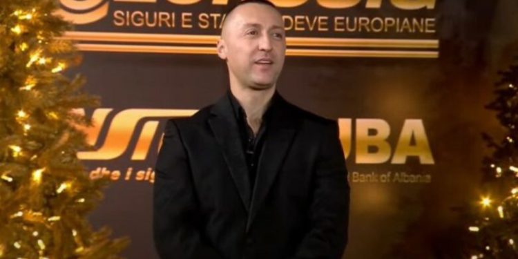 Puthjet në buzë mes meshkujve në BBVA, reagon ashpër G Bani