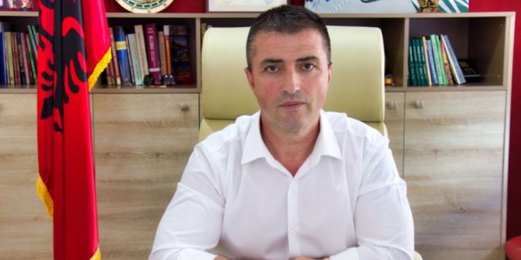 Tërmet Peçi jep dorëheqjen nga posti i kryebashkiakut të Tepelenës