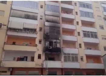 Shpërthejnë dy bombula gazi, përfshihet nga flakët apartamenti në Vlorë