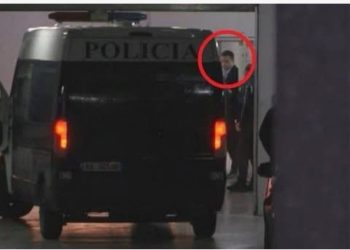 Një muaj prapa hekurave, ja momenti kur Veliaj largohet nga Gjykata e Posaçme