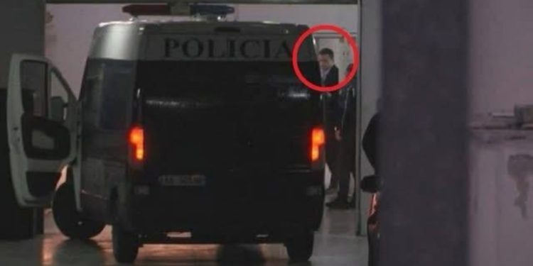 Një muaj prapa hekurave, ja momenti kur Veliaj largohet nga Gjykata e Posaçme