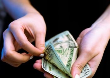 Paga mesatare në 2024 u rrit me 11.2%, në shtet! Ja sektorët më të paguar!