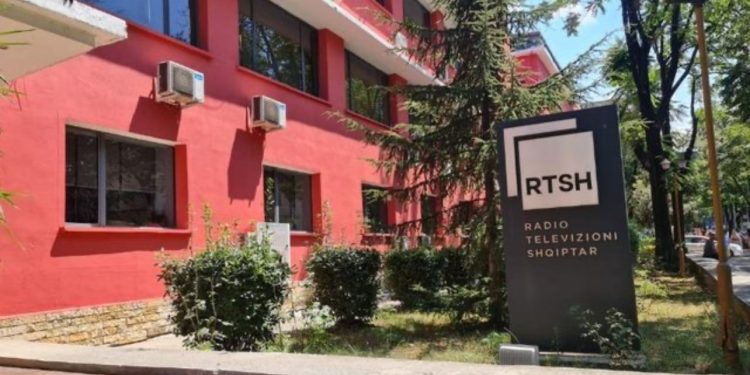 EMRAT/ Komisioni i Medias zgjedh kandidatët për kreun dhe anëtarët e Këshillit Drejtues të RTSH, kalojnë për votim në Kuvend