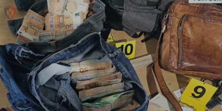 Arrestohet 40-vjeçari në Durrës, tentoi të fuste 110 mijë euro të pa deklaruara