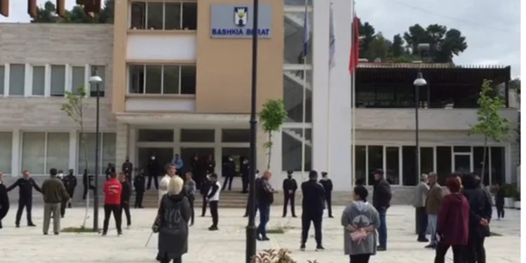 Dorëheqja e Ervin Demos/ Bashkia Berat shkon në zgjedhje të parakohshme