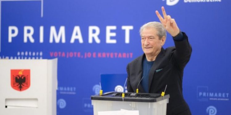 Publikohet lista e mbyllur e PD për Qarkun e Tiranës, kryesohet nga Sali Berisha. Lihen në listë të hapur Jorida Tabaku e Dhurata Çupi