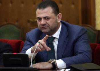 Tom Doshi dorëzon listat, vetë kandidon i pari në Shkodër