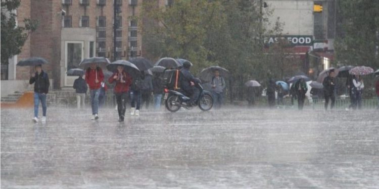 Reshje shiu gjatë gjithë ditës, vijon moti i paqëndureshëm