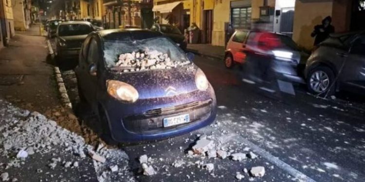 VIDEO/ Tërmeti i fortë shkund Napolin, banorët lënë shtëpitë të alarmuar