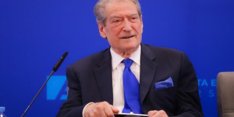 Premtimet e PD-së/ Berisha: Qytetarët do të furnizohen me ujë me çmime simbolike duke shkuar drejt furnizimit falas si në Austri