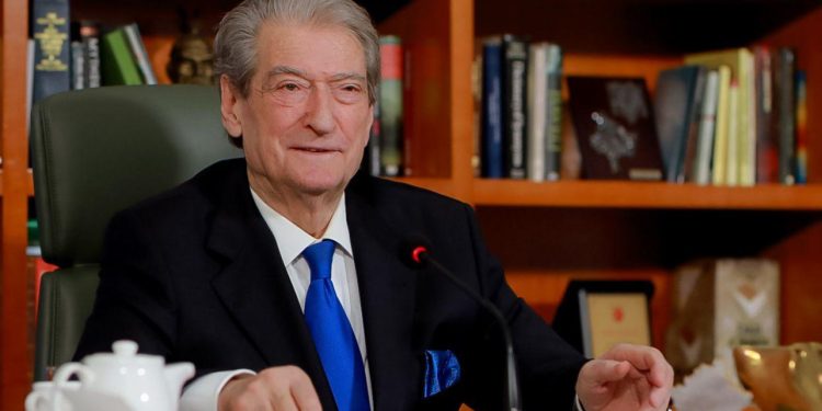 LIVE-Berisha: Po u bëra kryeministër do të ndërtoj hekurudhën Tiranë-Prishtinë