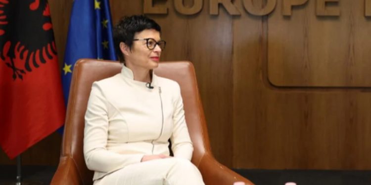 “Mbyllja e kapitujve 2027 varet nga qeveria!” Komisionerja Kos: Fond 1 miliard euro për vijimin e reformave!