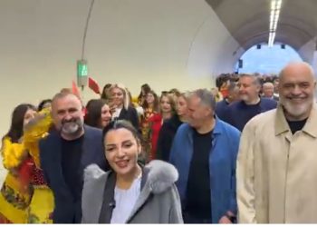 LIVE-Më në fund hapet Tuneli i Murrizit