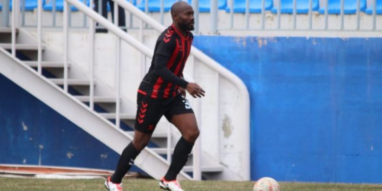 U sulmua me thikë mbrojtësi Atanda, reagon klubi i Flamurtari: Nuk ka dëmtim fizik