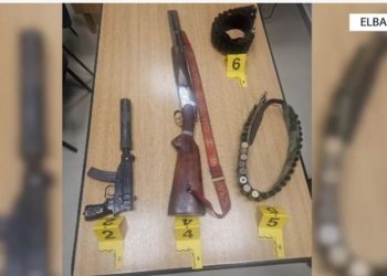 EMRI/ Plagosje me armë zjarri në Elbasan, arrestohet autori, i gjendet një automatik me silenciator