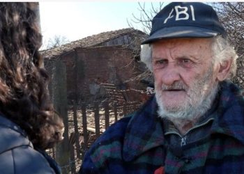 Jeton në kushte çnjerëzore, njihuni me historinë e trishtë të 80-vjeçarit nga Laçi