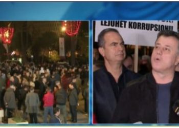 “Po censurojnë fjalën e lirë”/ Noka nga protesta: E mbyllën TikTok se ishte rrjeti i vetëm që nuk e kontrollonin dot