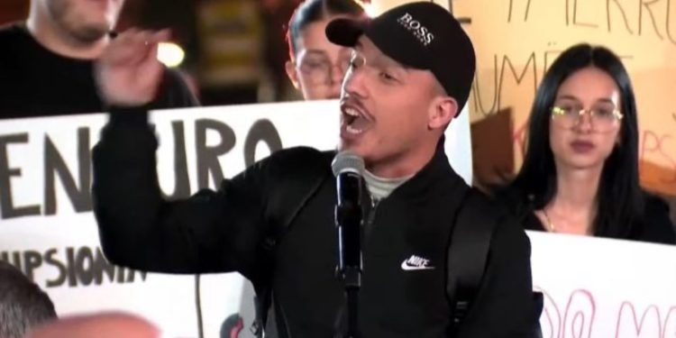 “Ne nuk jemi petalet e trëndafilit socialist”/ Protestuesi Ramës: Mund të mbyllësh TikTokun por do marrësh Noc Rrokun