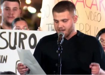 Mbyllja e TikTok/ I riu nga protesta: Shqipëria e sëmurë ka nevojë për një doktor dhe jo një artist!