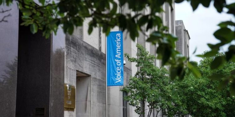 Shkurtime drastike stafit të Zërit të Amerikës! Email-i që u erdhi punonjësve pas urdhrit ekzekutiv të Trump