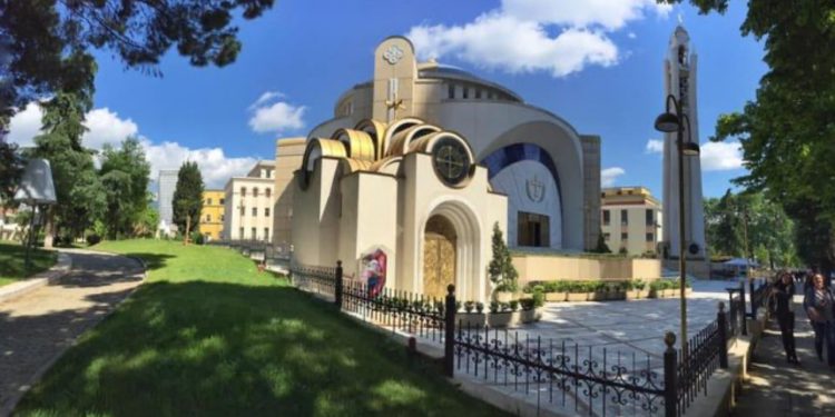 Kisha Ortodokse Shqiptare zgjedh sot Kryepeshkopin e ri, amaneti i Janullatosit: Kishën ta drejtojë një klerik shqiptar!