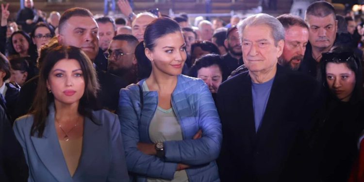 Protesta kundër mbylljes së TikTok, Garo: Demokratët dhe rinia do ta ngrenë zërin gjithmonë